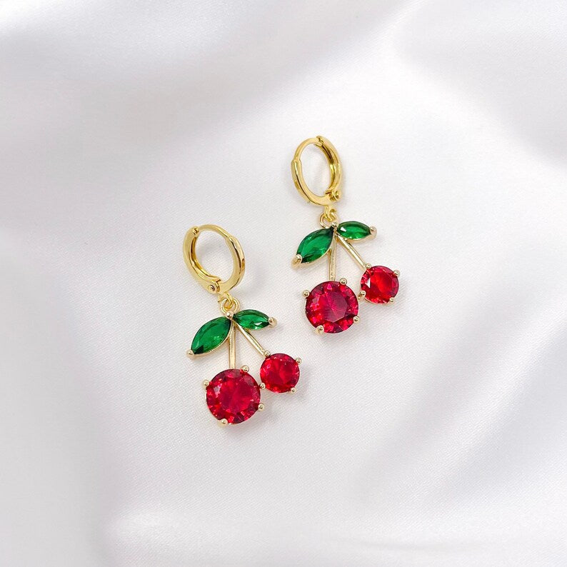 boucles d'oreilles avec cerises en zircons