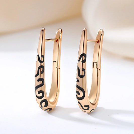 boucles d'oreilles avec un tracé noir