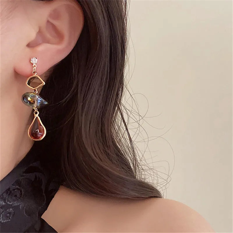 boucles d'oreilles pendantes avec cristaux colorés