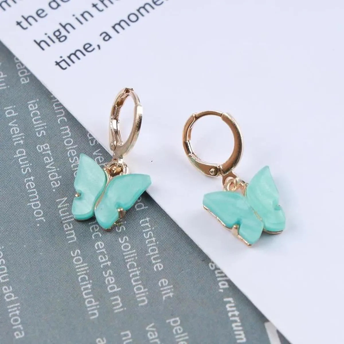 Boucles d'oreilles Papillons bleu clair, bijou en acier inoxydable et en acrylique