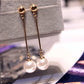 Boucles d'oreilles pendantes Perles beige ivoire, bijou en plaqué or et en acrylique