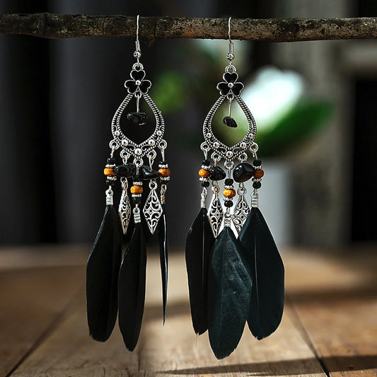 Boucles d'oreilles ethniques à perles et à plumes noires