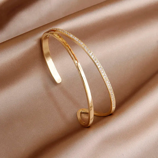 Bracelet bangle moderne en zircons blancs, bijou en plaqué or