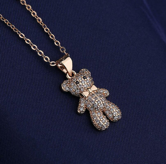 collier avec pendentif ourson orné de zircons