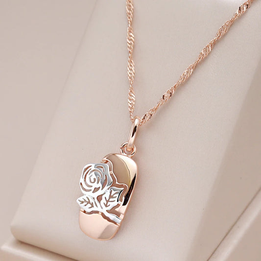 collier avec pendentif représentant une rose