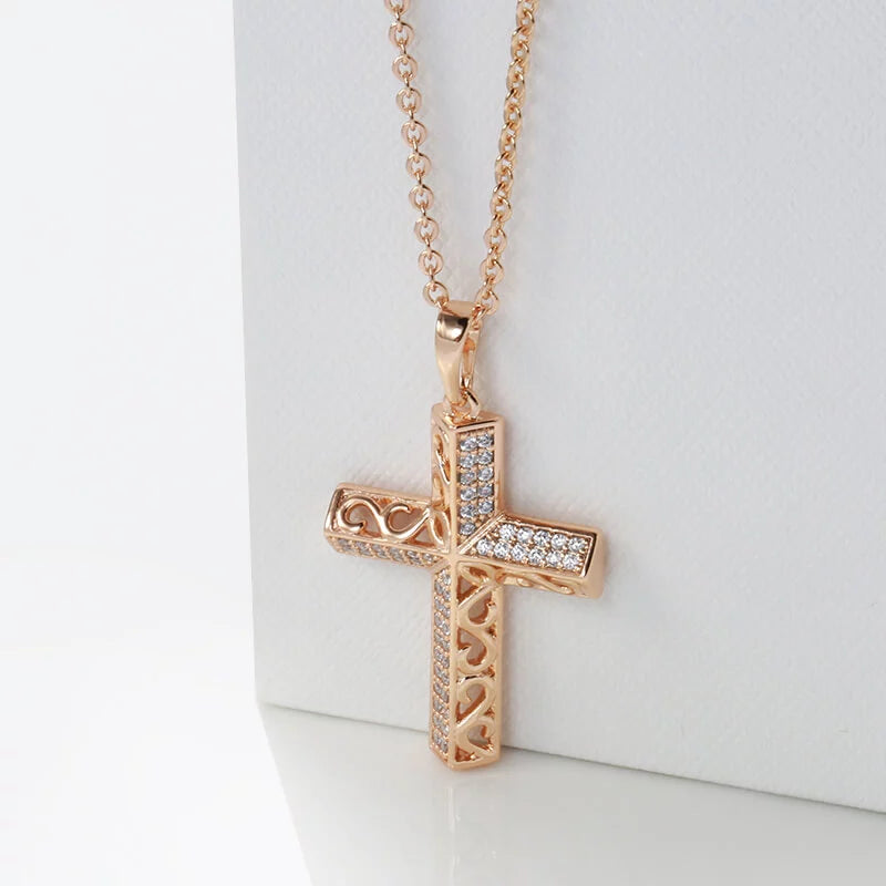 Collier Croix de Jésus avec zircons blancs, bijou en plaqué or rose