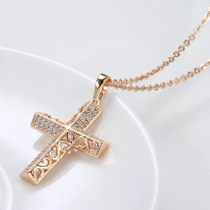 Collier Croix de Jésus avec zircons blancs, bijou en plaqué or rose