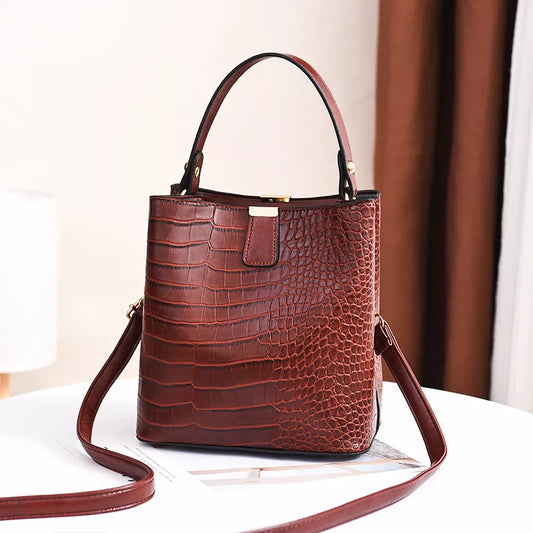 Sac seau à motif crocodile, en simili-cuir brun foncé