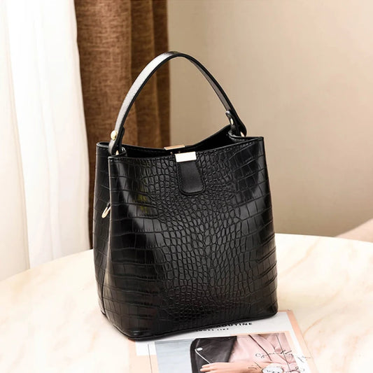 Sac seau à motif crocodile, en simili-cuir noir