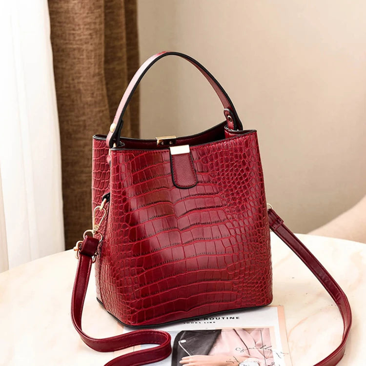 Sac seau à motif crocodile, en simili-cuir rouge