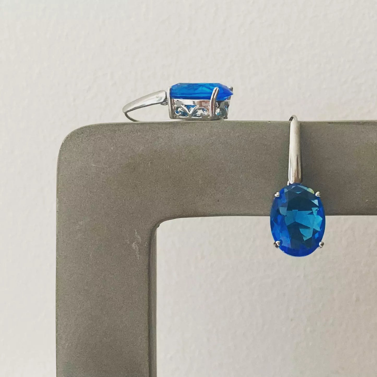 boucles d'oreilles en cristal bleu