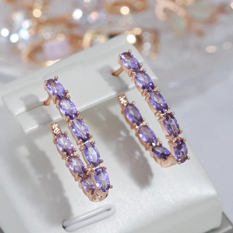 boucles d'oreilles avec des zircons mauves