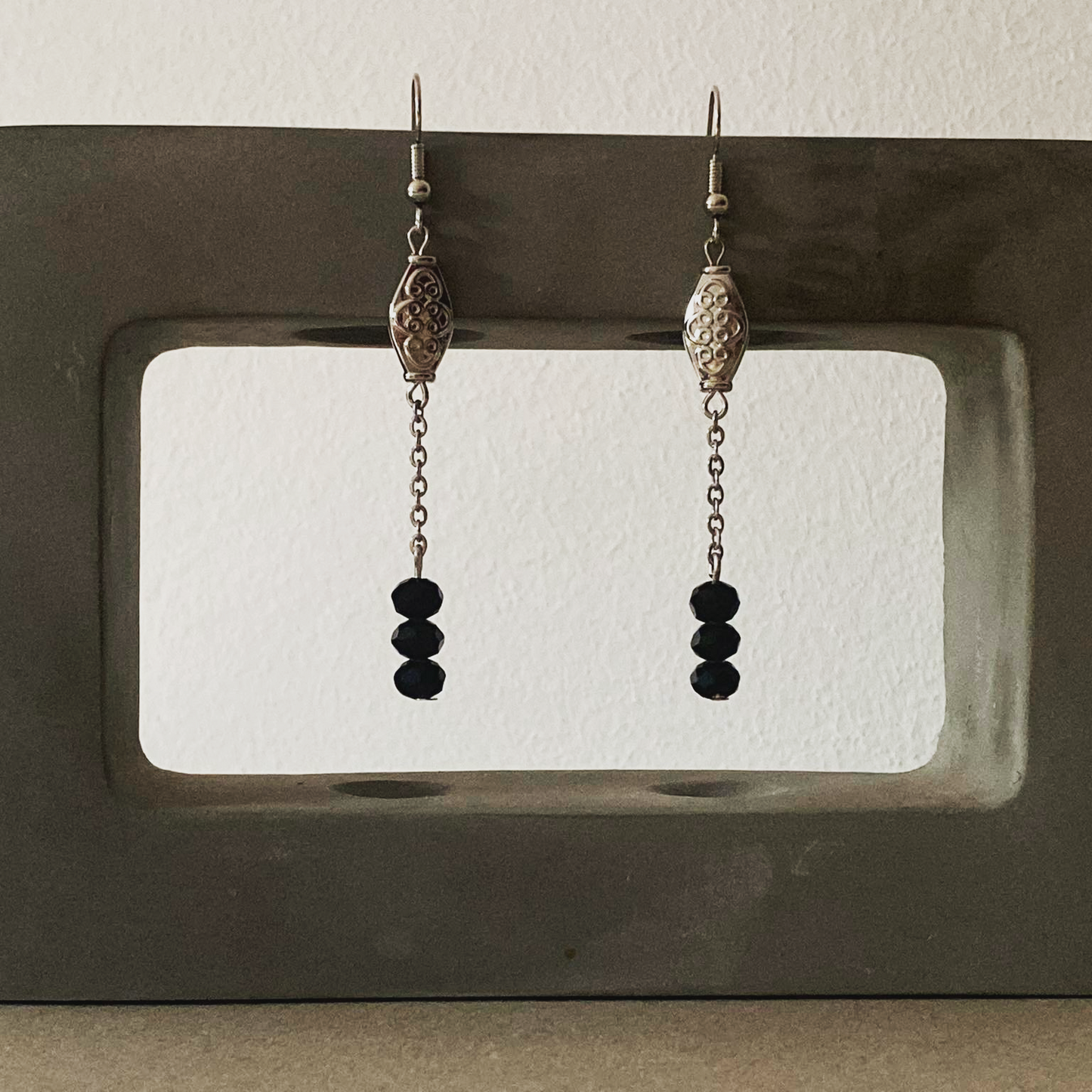 Boucles d'oreilles avec perles noires, bijou en acier inoxydable