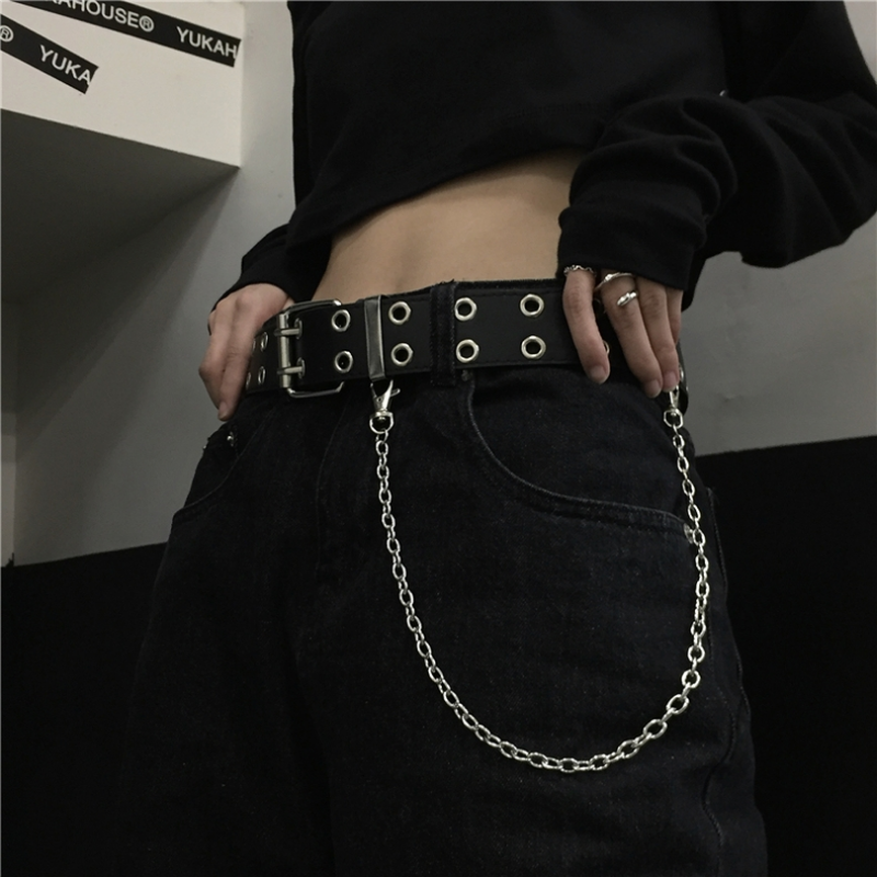 ceinture punk à oeillets et chaîne