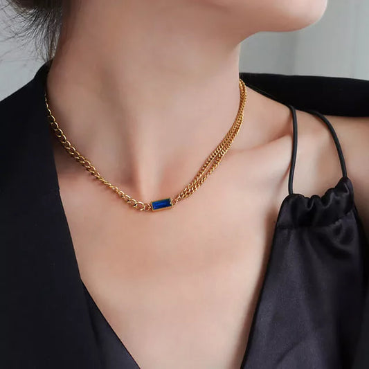 collier asymétrique avec cristal bleu