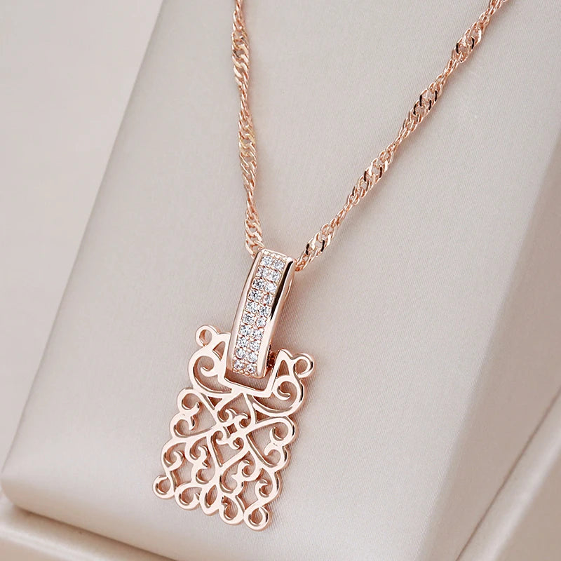 Collier avec motif exotique et zircons, bijou en plaqué or rose