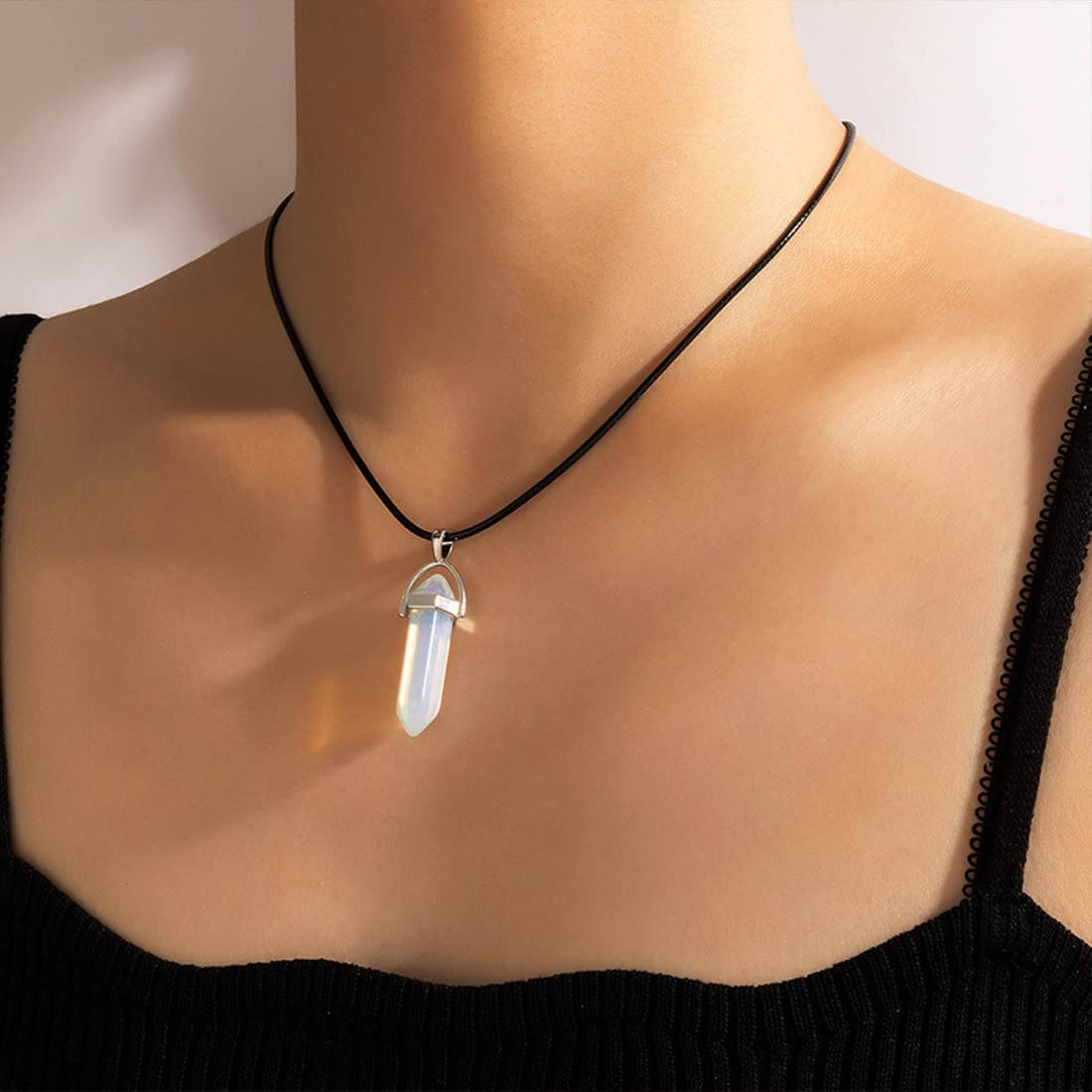 Collier pendentif en pierre naturelle opale blanche, avec chaîne en cuir tressé