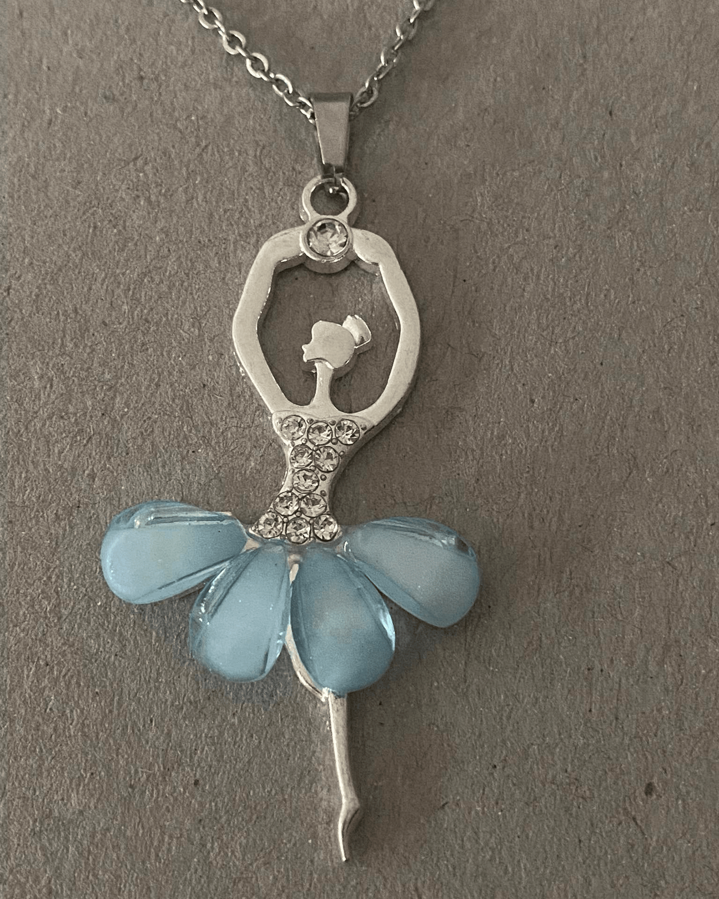 Collier avec pendentif ballerine, bleu clair, bijou en acier inoxydable